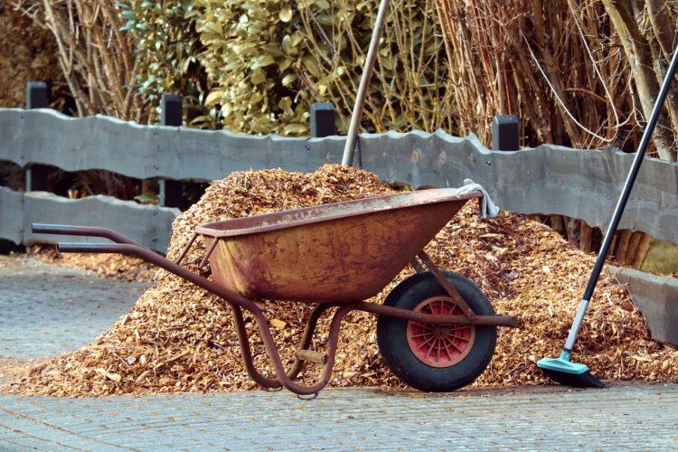 How Much Does a Cubic Yard of Mulch Weigh (Weight Calculator)